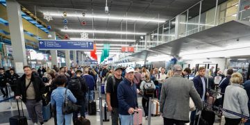 Miles de vuelos cancelados, pero un atisbo de esperanza