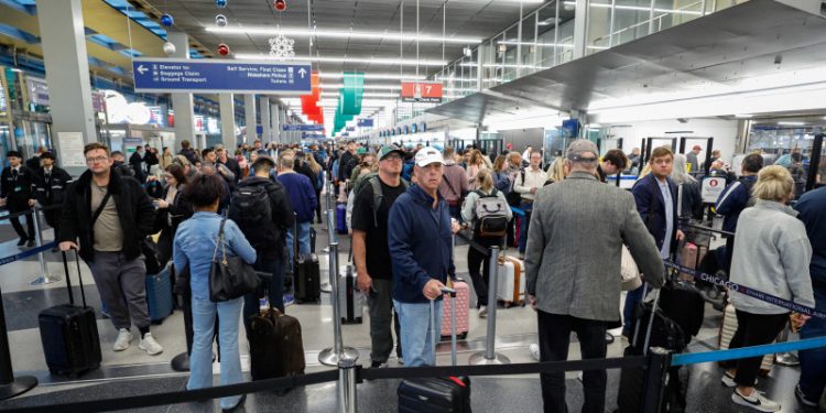 Otros 1,200 vuelos cancelados en EEUU por cierre gubernamental