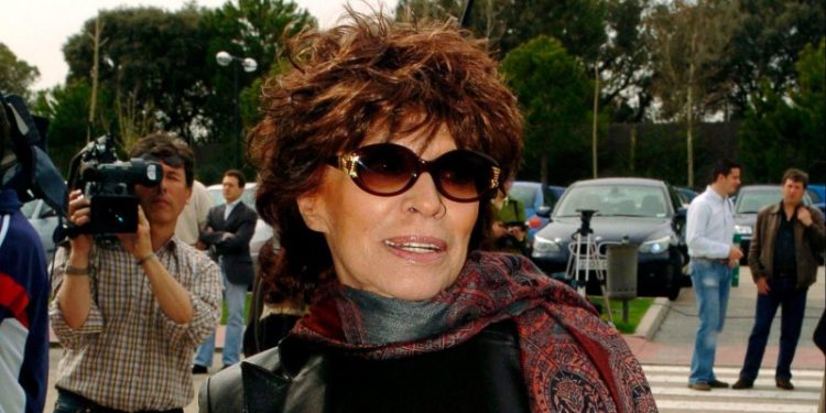 Policía investiga la muerte por estrangulamiento de la cantante Encarnita Polo