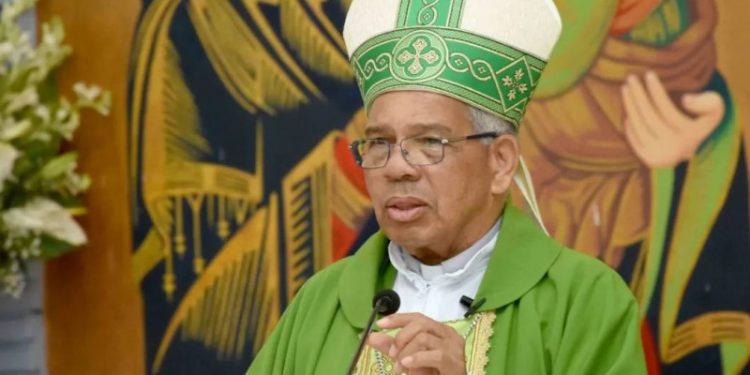 El Vaticano destituyó a Francisco Ozoria tras un proceso escalonado