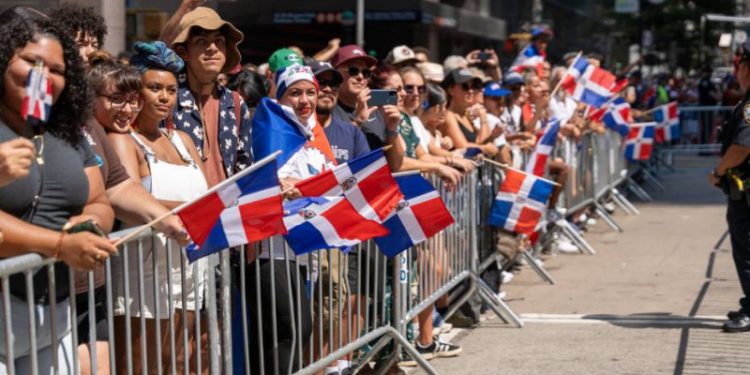 Casi tres millones de dominicanos viven fuera de RD