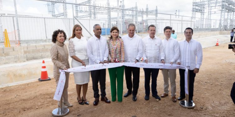 Vicepresidenta encabeza inauguración de planta fotovoltaica en Guaymate