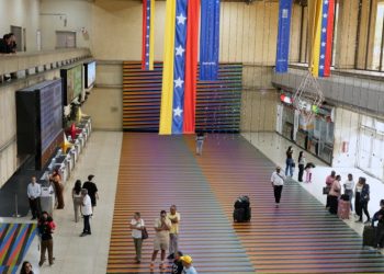 Venezuela revoca permisos a líneas aéreas que cancelaron sus vuelos