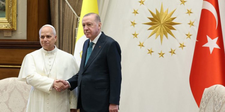 El Papa inicia su gira con una visita a Turquía