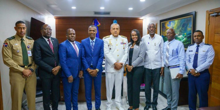 Director de Migración se reune con autoridades consulares de Haití