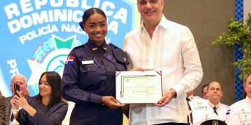 Presidente Abinader juramenta 2,421 nuevos agentes, con ello suman 6,500 policías formados en el marco de la Reforma Policial