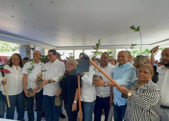 Senador Daniel Rivera lanza programa “500×500” en El Limón de Villa González para impulsar desarrollo y autosuficiencia comunitaria