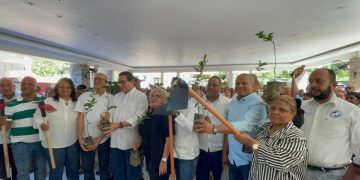 Senador Daniel Rivera lanza programa “500×500” en El Limón de Villa González para impulsar desarrollo y autosuficiencia comunitaria