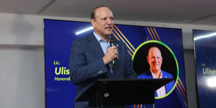 Alcalde Ulises Rodríguez encabeza quinta edición del Día de Regocijo Municipal Cristiano en Santiago