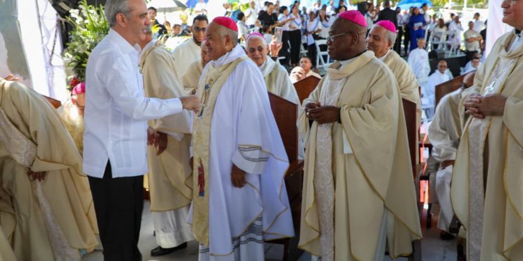 Presidente Abinader participa en emotiva ceremonia por la creación canónica y ordenación episcopal de monseñor Manuel Antonio Ruiz de la Rosa