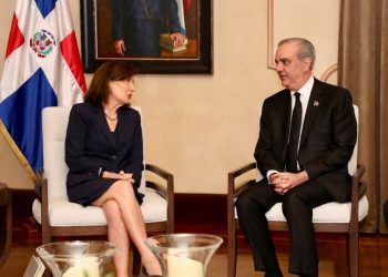 Presidente Abinader recibe en el Palacio Nacional a la gobernadora del estado de Nueva York, Kathy Hochul