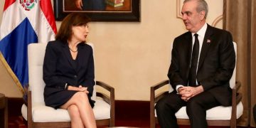 Presidente Abinader recibe en el Palacio Nacional a la gobernadora del estado de Nueva York, Kathy Hochul