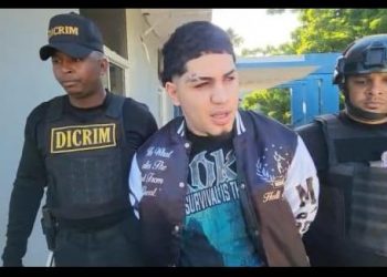 Se entrega presunto cabecilla de banda que asaltó a mujer en Plaza Gómez Díaz; es investigado por otro homicidio en Santiago