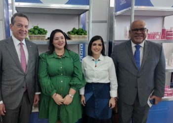 Mujeres dominicanas marcan récord en exportaciones 2025