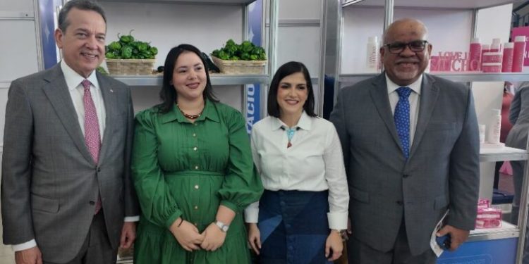 Mujeres dominicanas marcan récord en exportaciones 2025