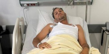 Hombre pierde una pierna en ataque atribuido al exesposo de su pareja en Santiago