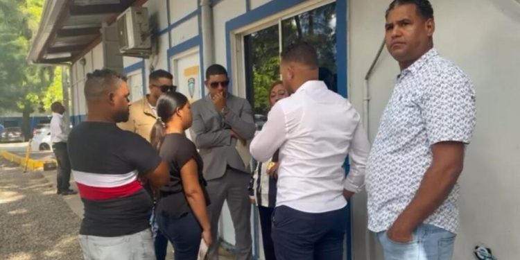 Se entrega hombre acusado de embestir intencionalmente al esposo de su ex pareja en Santiago