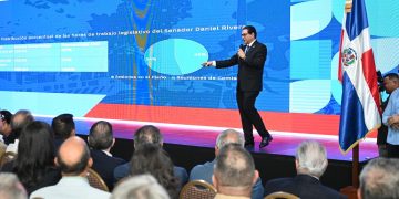 Senador Daniel Rivera destaca avances en infraestructura, educación y servicios durante rendición de cuentas 2024-2025