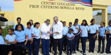 Presidente Abinader inicia agenda en Santiago con inauguración de escuela en Hato del Yaque