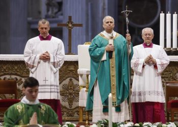 León XIV pide a los gobernantes ante miles de pobres: "No podrá haber paz sin justicia"
