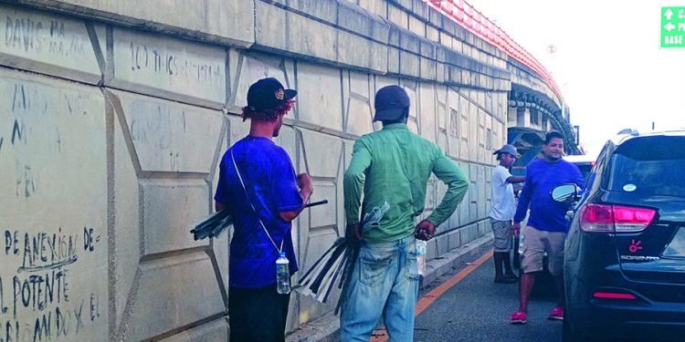 La deserción escolar condena a los jóvenes a la informalidad y los deja a merced del crimen