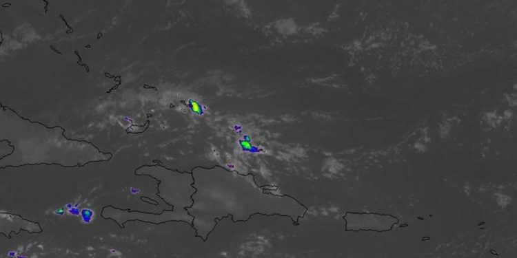 Chubascos dispersos en varias provincias este viernes por el viento del noreste