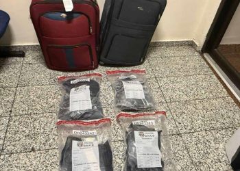 Apresan a extranjera que intentó viajar con cuatro paquetes de cocaína desde aeropuerto dominicano