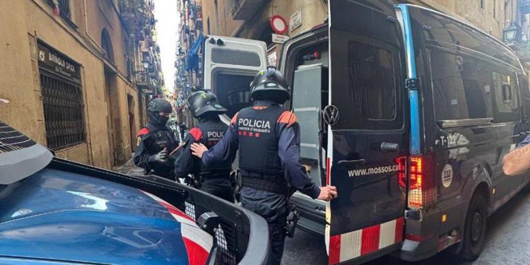 Grupos criminales de dominicanos en España pasan de controlar narcopisos a "mercenarios del delito"