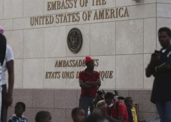 Embajada de EE. UU. en Haití ejecutará solo operaciones de emergencia pese a refuerzo de marines