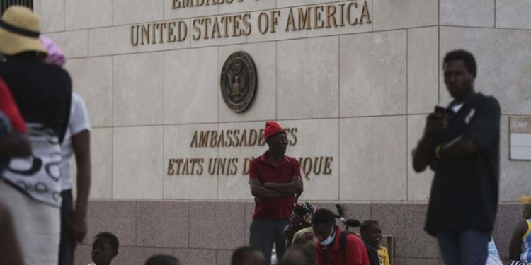 Embajada de EE. UU. en Haití ejecutará solo operaciones de emergencia pese a refuerzo de marines