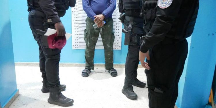 Dominicano acusado de asesinato, agresión sexual y otros delitos es extraditado a Puerto Rico