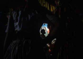 La capital de Haití permanece a oscuras por apagón debido a sabotaje y saqueos en subestaciones