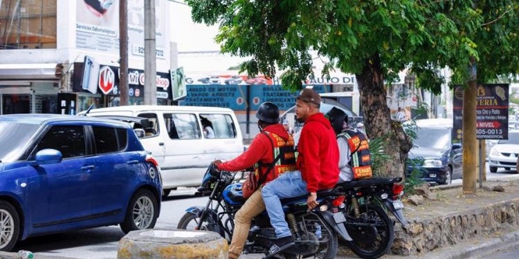 Intrant prohíbe, otra vez, uso de "medio casco": reitera que solo los homologados están permitidos