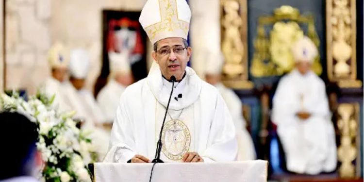 El obispo coadjutor dice fallo TC “distrae y obstaculiza” plan de reforma policial