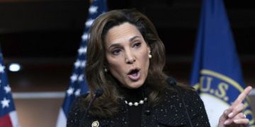 Congresista María Elvira Salazar respalda decisión de posponer la X Cumbre de las Américas