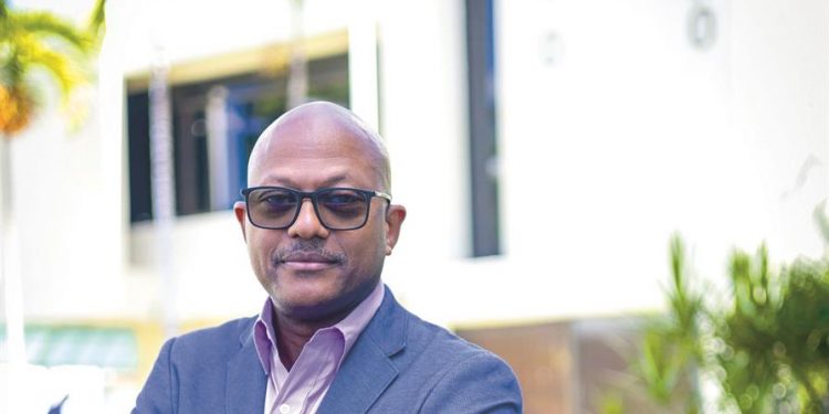 El nuevo presidente del CMD, entre quirófanos, cine y partituras