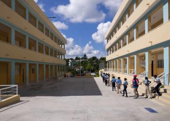 Educación refuerza seguridad en excursiones: prohibido vaper, drogas, armas y bebidas alcohólicas