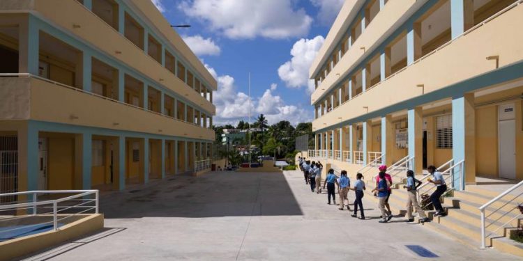 Educación refuerza seguridad en excursiones: prohibido vaper, drogas, armas y bebidas alcohólicas