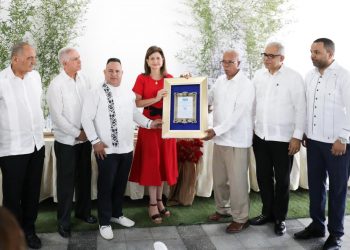 Vicepresidenta de RD almuerza con líderes cristianos del Cibao