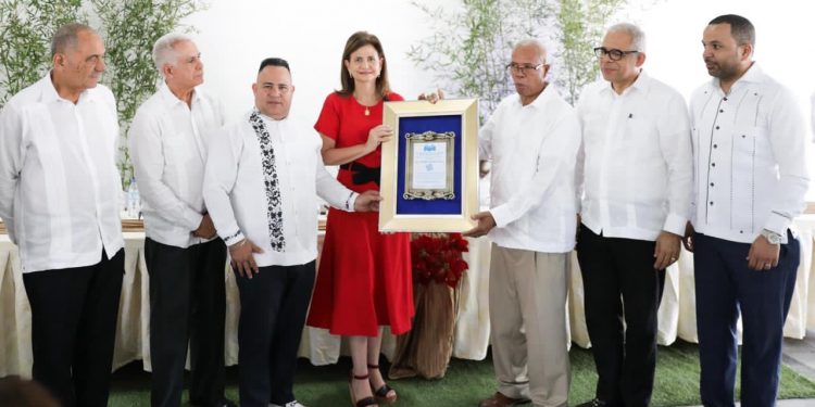 Vicepresidenta de RD almuerza con líderes cristianos del Cibao
