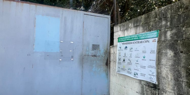 Agresiones físicas y sexuales son recurrentes en cárcel de menores de Santiago