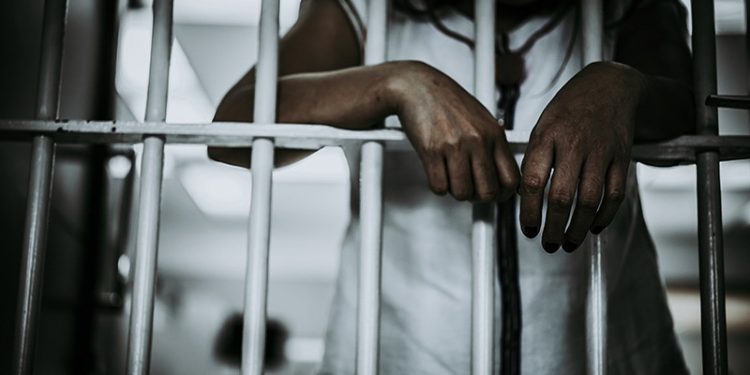 Disponen traslado de menores detenidas en cuartel de Santiago