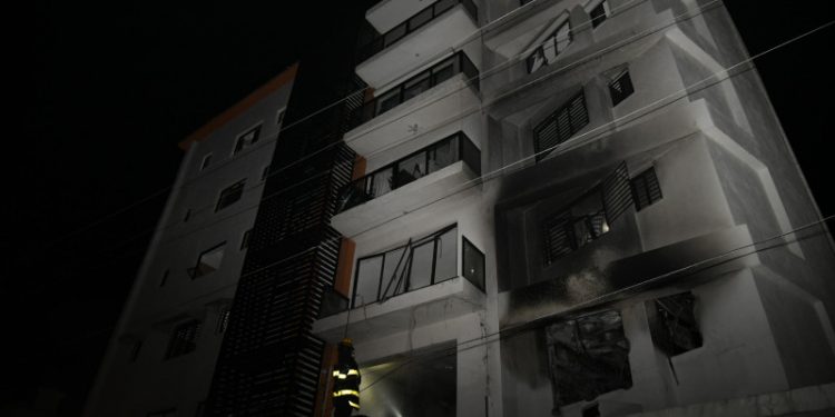 Explosión por fuga de gas deja varios heridos en edificio del sector Villa Marina