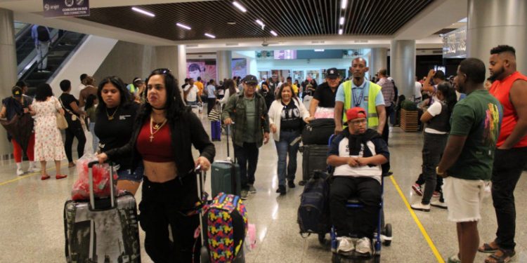 Aeropuerto de Las Américas proyecta recibir cerca de 500 mil pasajeros durante este mes y primeros días del 2026