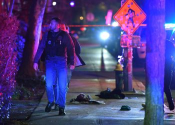 La policía detiene a una persona de interés por tiroteo mortal en la Universidad de Brown