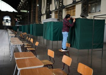 Chile vota entre una comunista y un ultraderechista en segunda vuelta de elecciones presidenciales