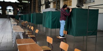 Chile vota entre una comunista y un ultraderechista en segunda vuelta de elecciones presidenciales