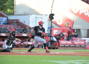 Leones vienen de atrás para vencer a Gigantes y afianzarse en cuarto lugar