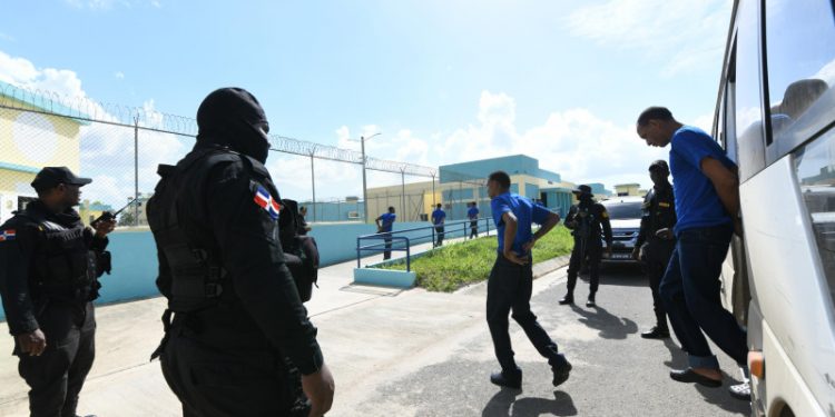 Así fue el traslado de 300 presos de cárcel La Victoria a Las Parras