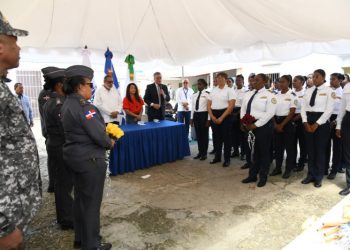 Agentes especializados asumen la custodia de menores en Villa Consuelo